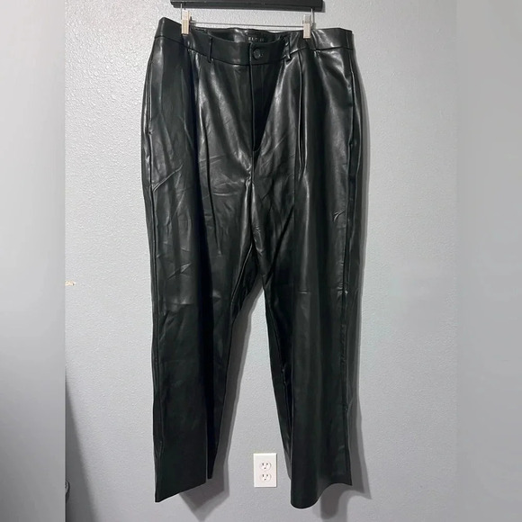 NWT Eloquii Faux Leather Pants Sz 22W Black Wide Leg Pleated Trouser Pockets NWT - Picture 3 of 6